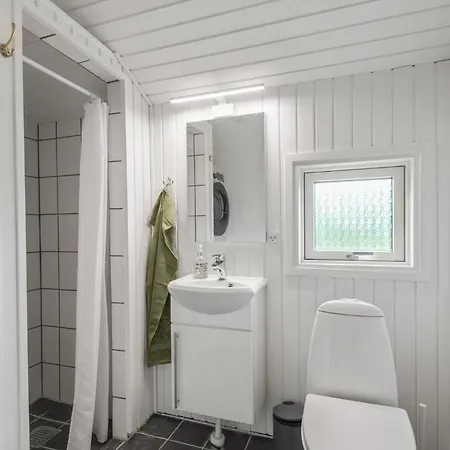 4 Bedroom Cozy In Nyaraló *