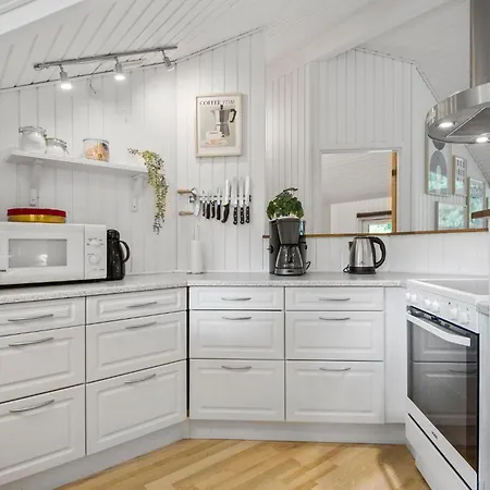 Nyaraló 4 Bedroom Cozy In