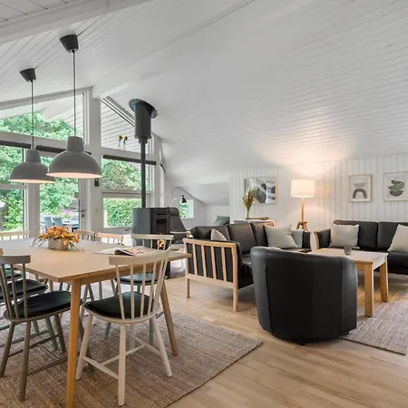 Prázdninový dům 4 Bedroom Cozy In