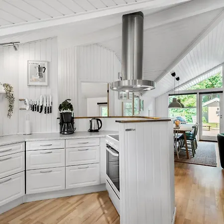 4 Bedroom Cozy In Nyaraló