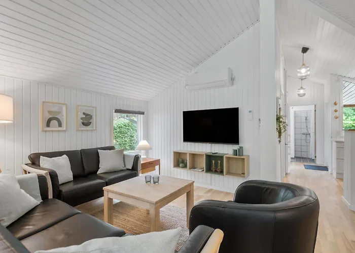4 Bedroom Cozy In