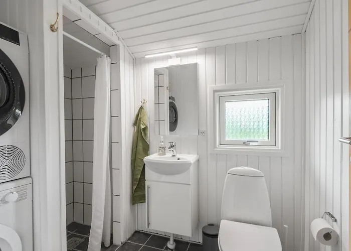 4 Bedroom Cozy In Prázdninový dům *