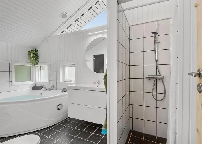 4 Bedroom Cozy In Prázdninový dům Ansager