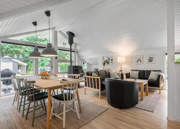 Prázdninový dům 4 Bedroom Cozy In