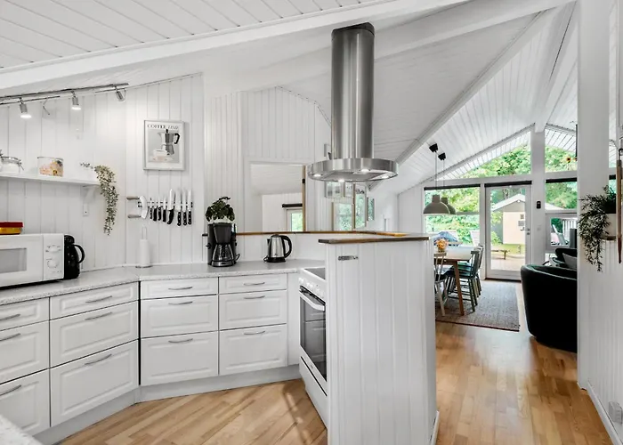 4 Bedroom Cozy In Prázdninový dům